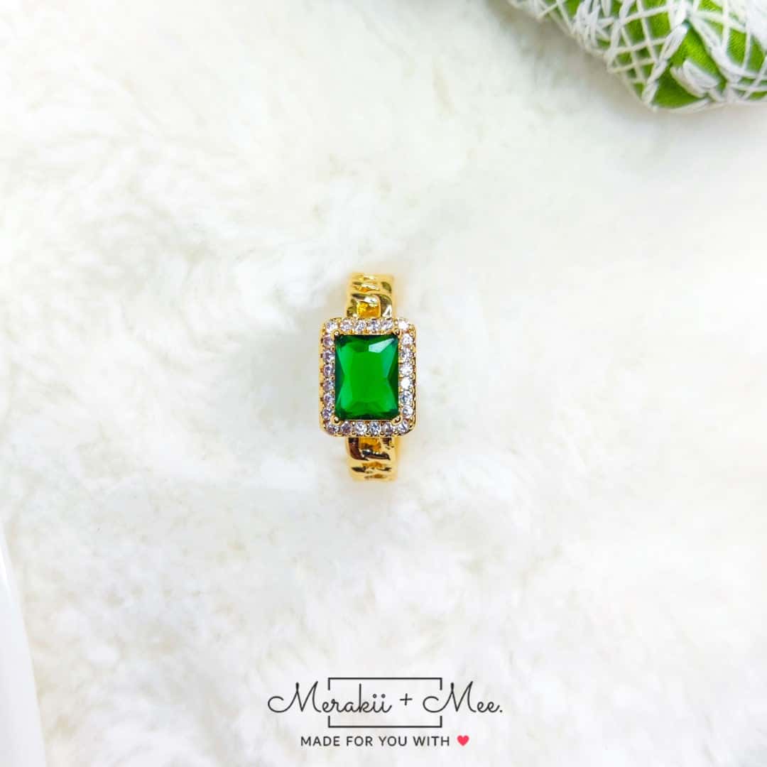 Emerald Elegance Ring - Image 2