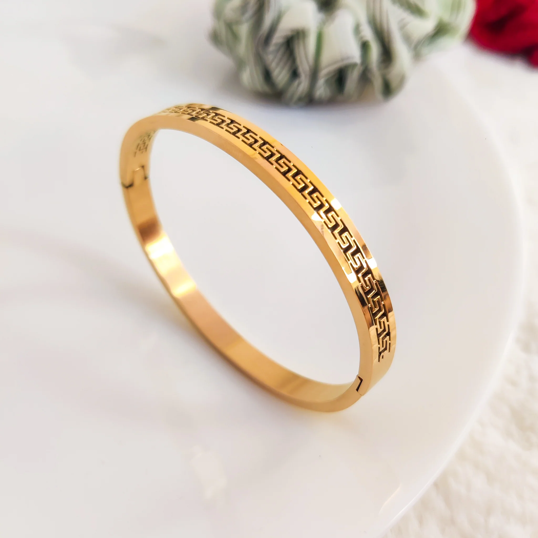 Eternal Labyrinth Gold Bangle - Image 2