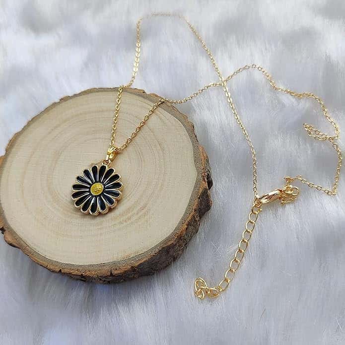 Floral Daisy Charm Necklace - Image 4