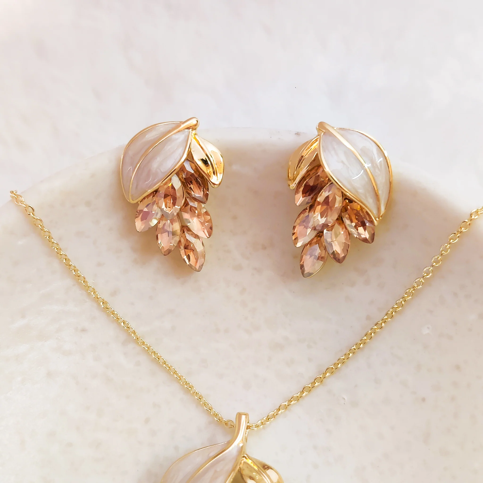 Golden Veil Pendant & Earrings - Image 2
