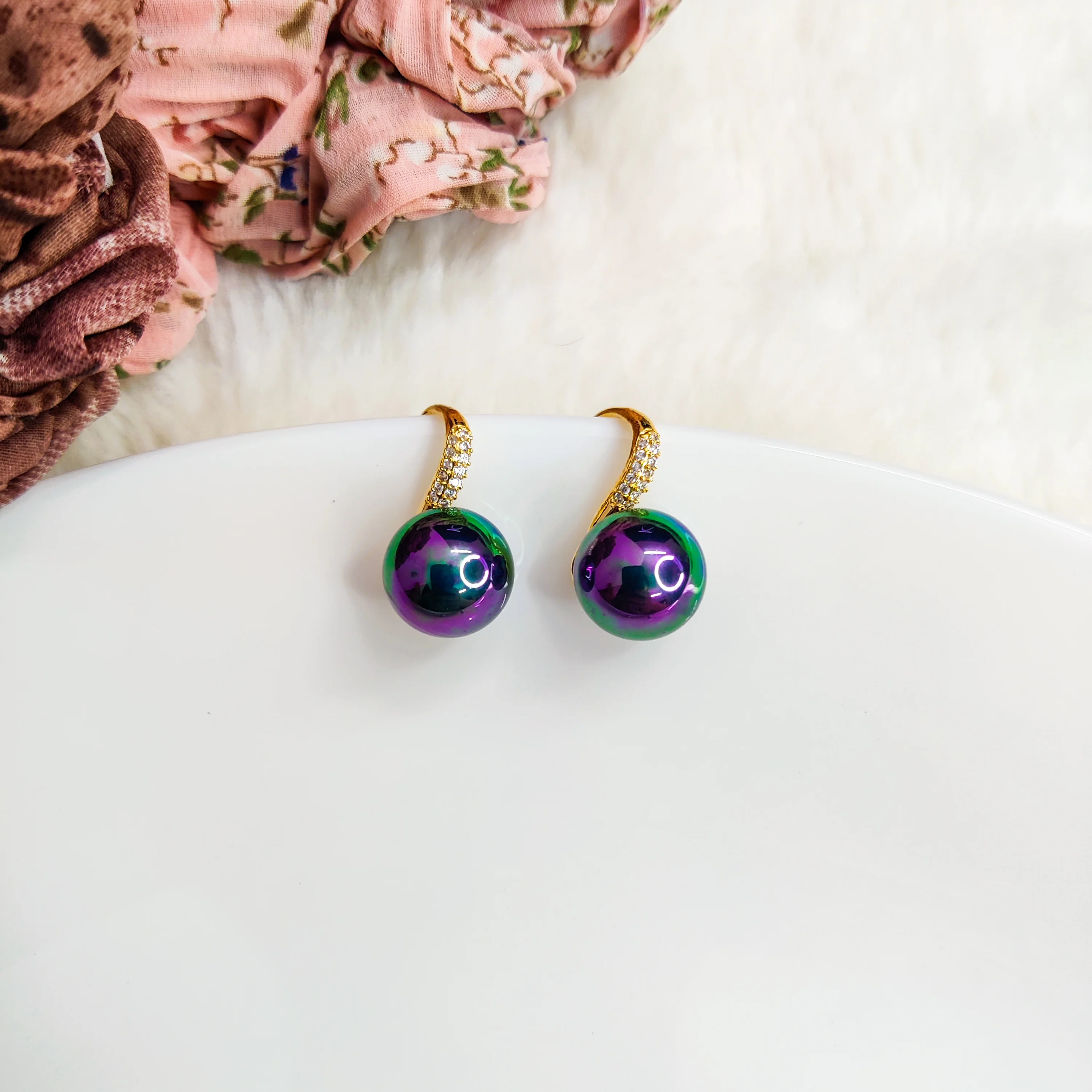 Hook it Up! Fresh Water Pearl Earrings - Image 2