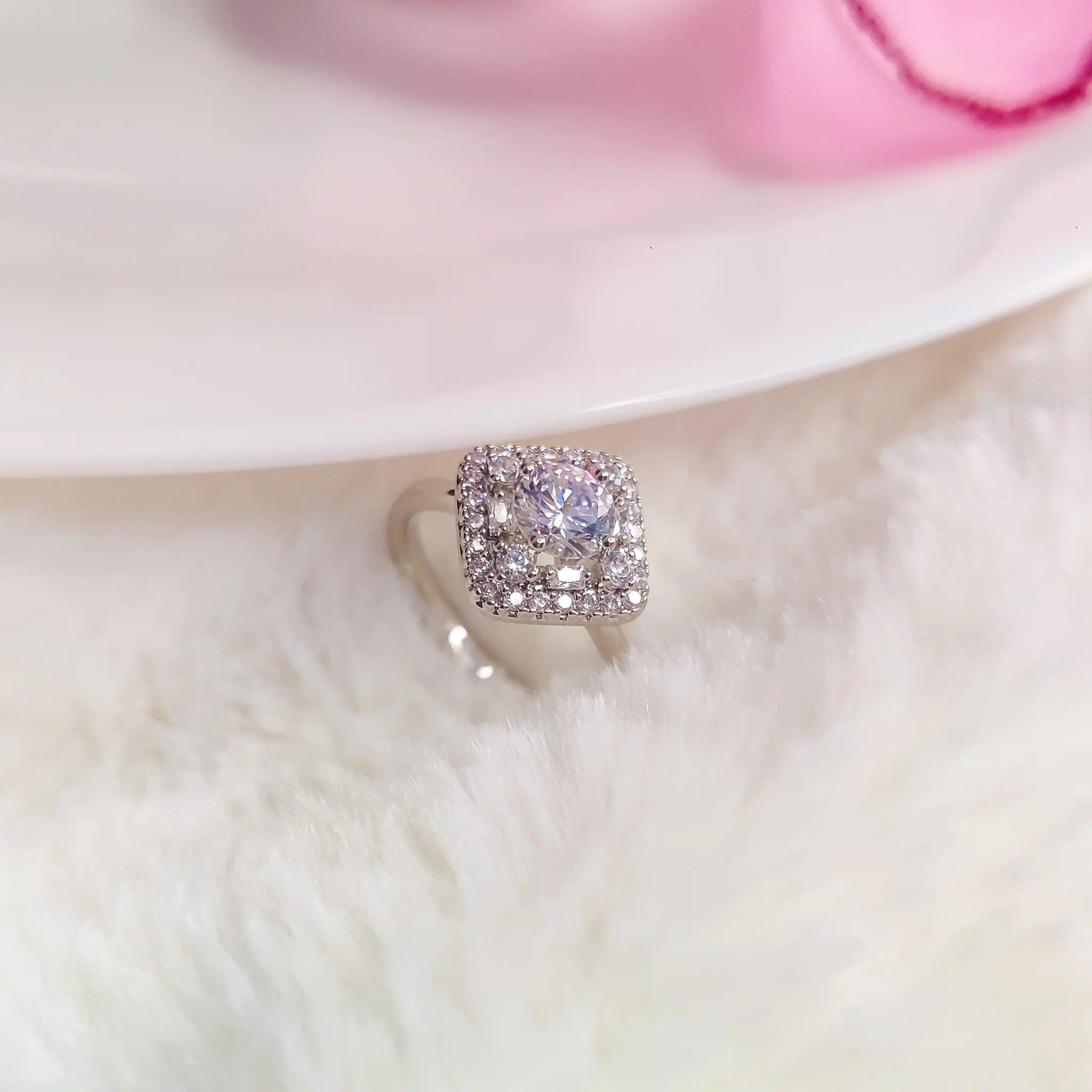 Opulent Aura Ring - Image 3