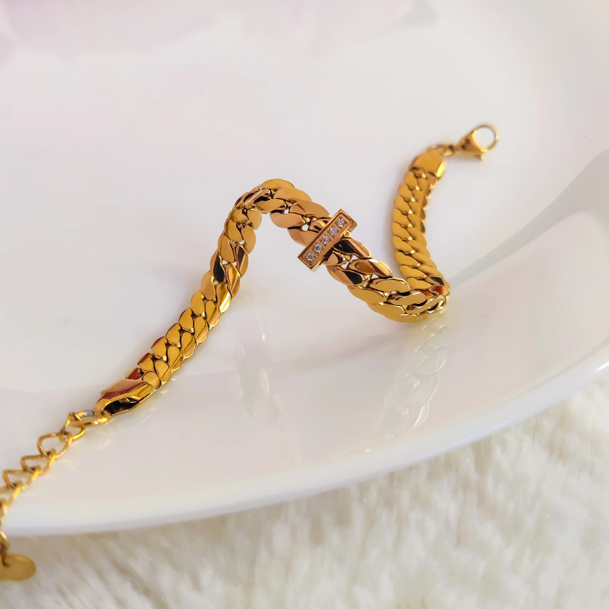 Strikgo Braided Gold Bracelet - Image 4