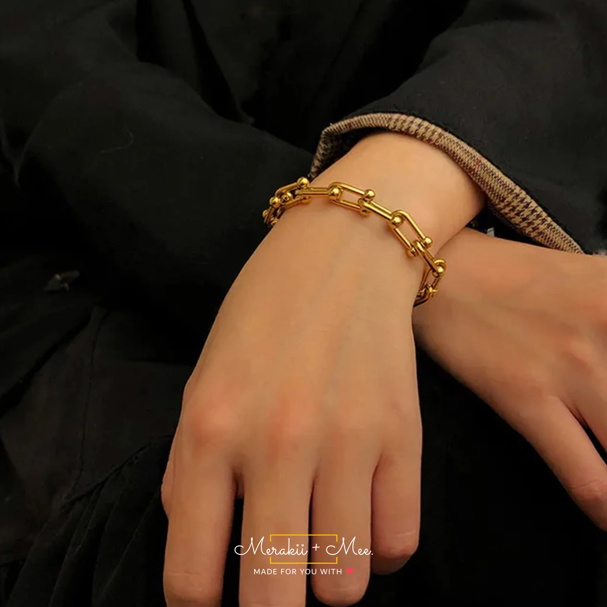 U-Link Chain Golden Bracelet - Image 3