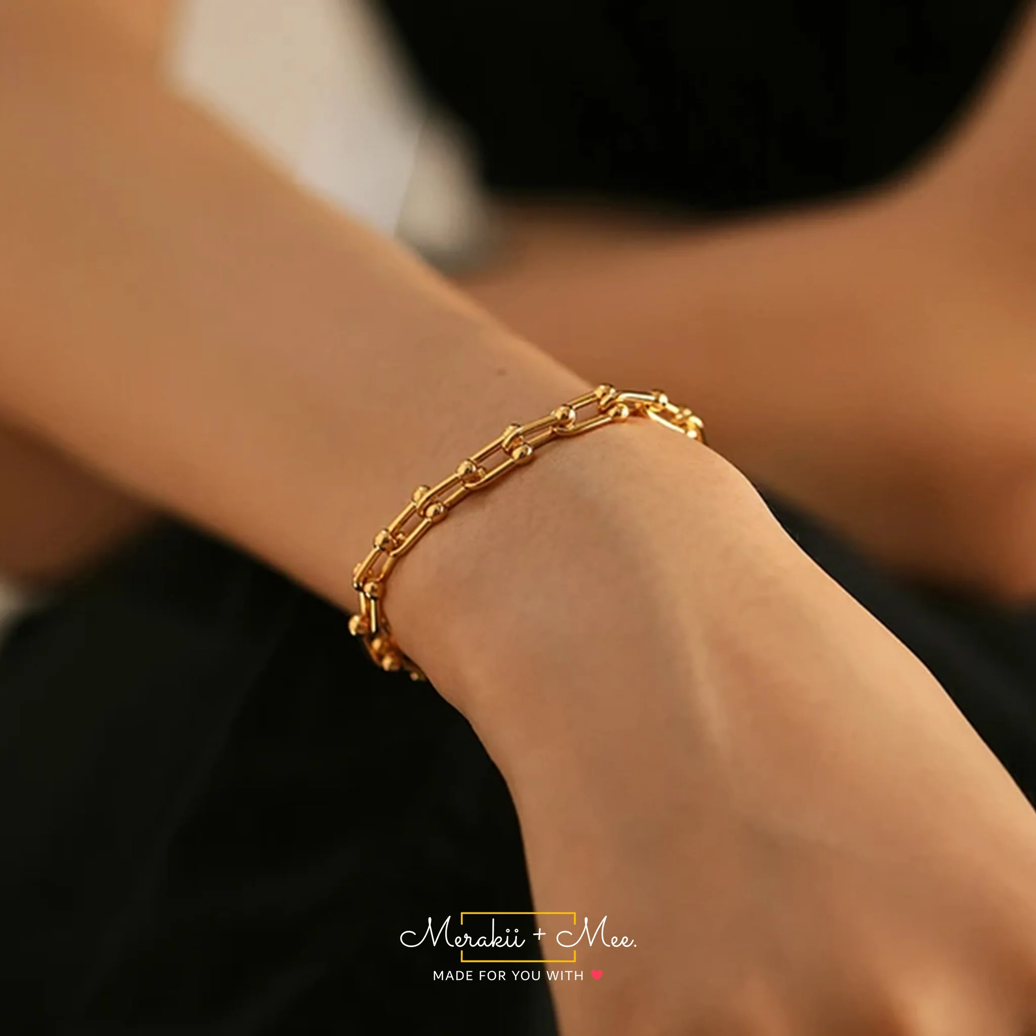 U-Link Chain Golden Bracelet - Image 4