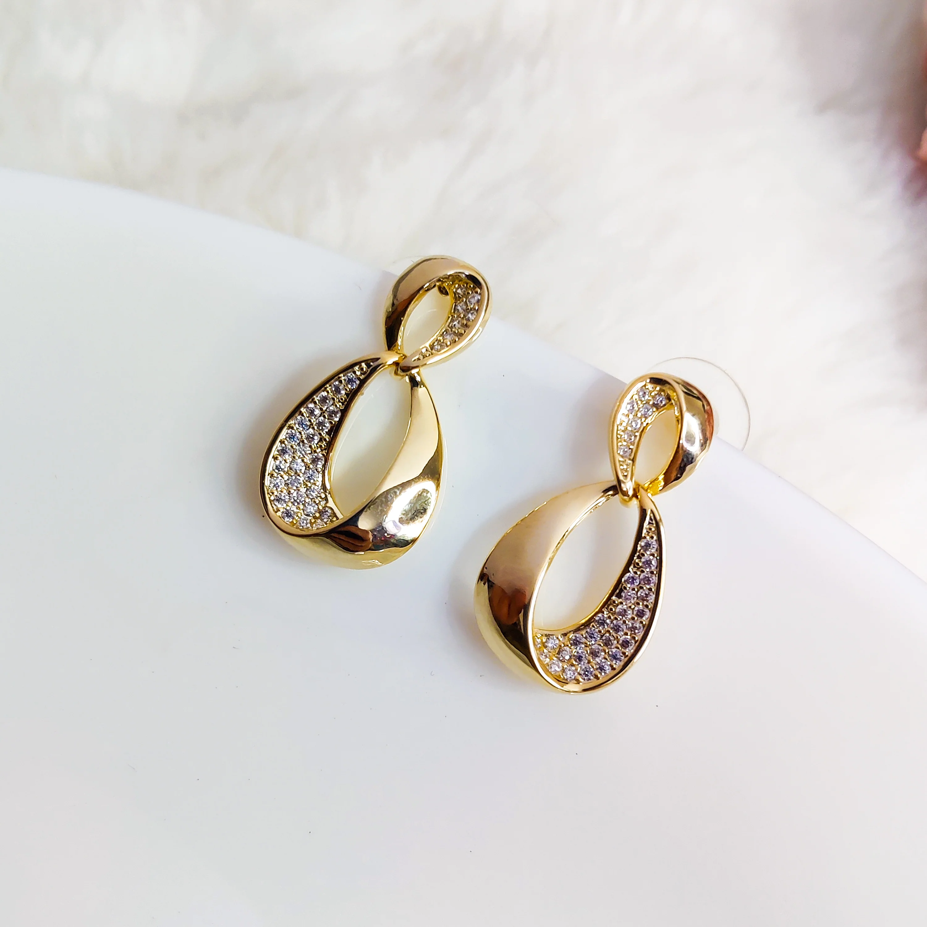 Zonas Interlinked Drop Earrings - Image 4